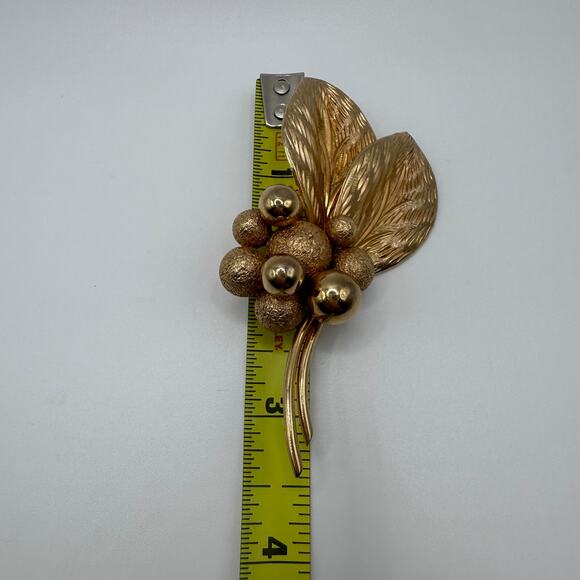 Vintage Coro Brooch Gold Tone Leaf Berries Large Pin Mid Century Modern - Picture 10 of 10